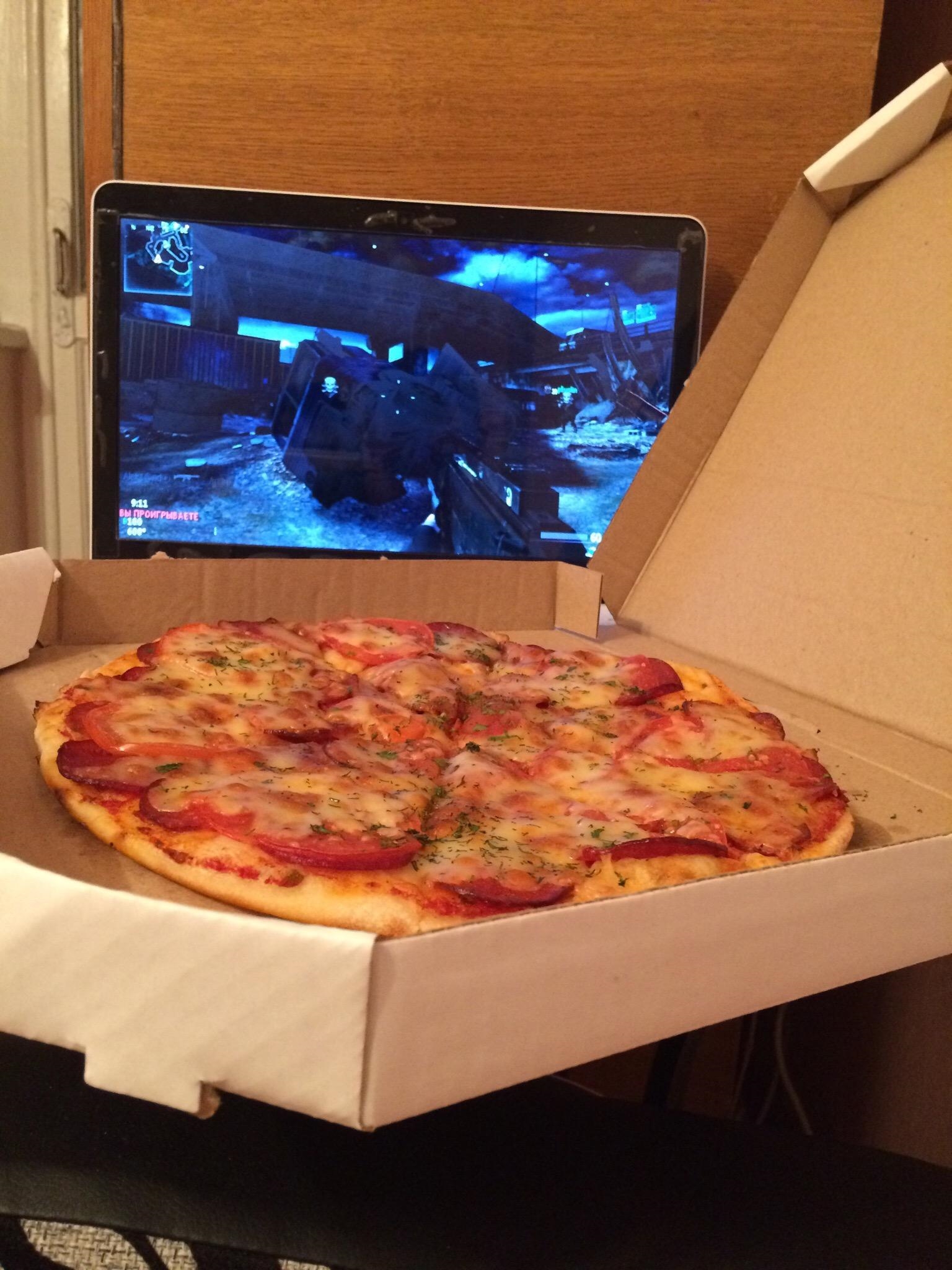 Пицца и телевизор